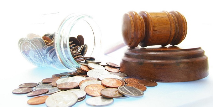 Beneficiária da Justiça gratuita deve arcar com custas por não comparecer a audiência
