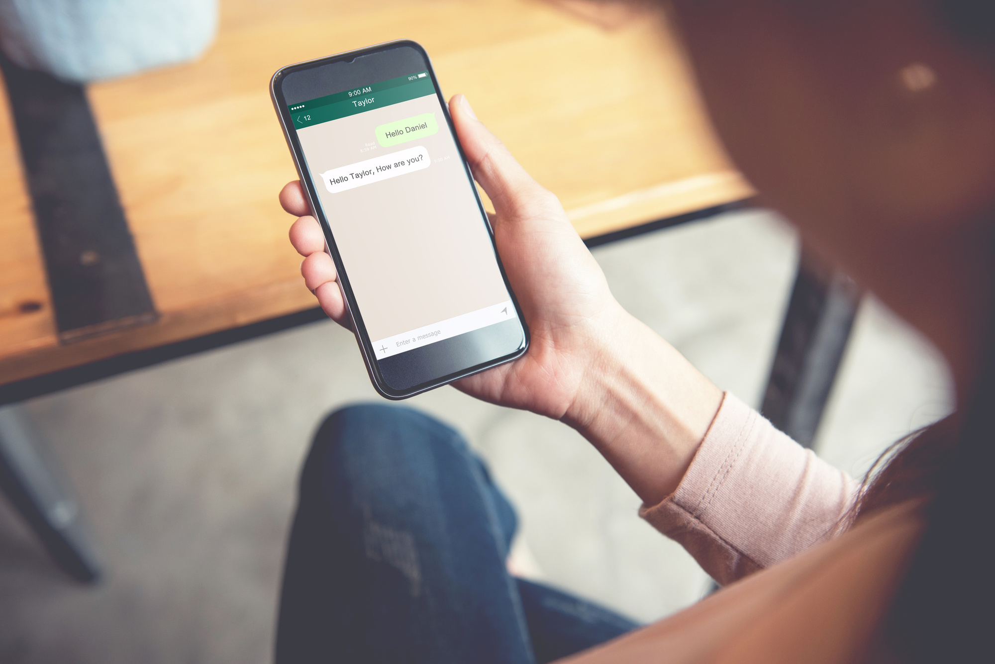 Cobrar metas por WhatsApp fora do expediente extrapola poder do empregador